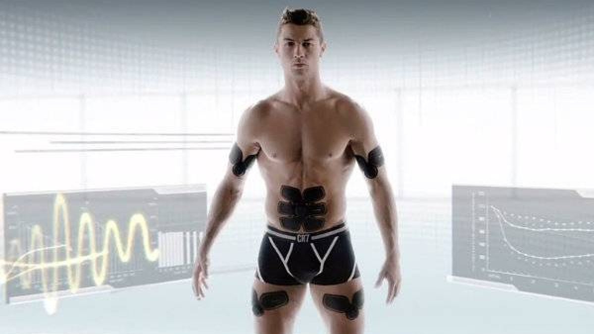 Ronaldo, protagonista de un vídeo que muestra el aparato que fortalece el cuerpo a través de descargas eléctricas.-Foto: YOUTUBE/ MTG_CR