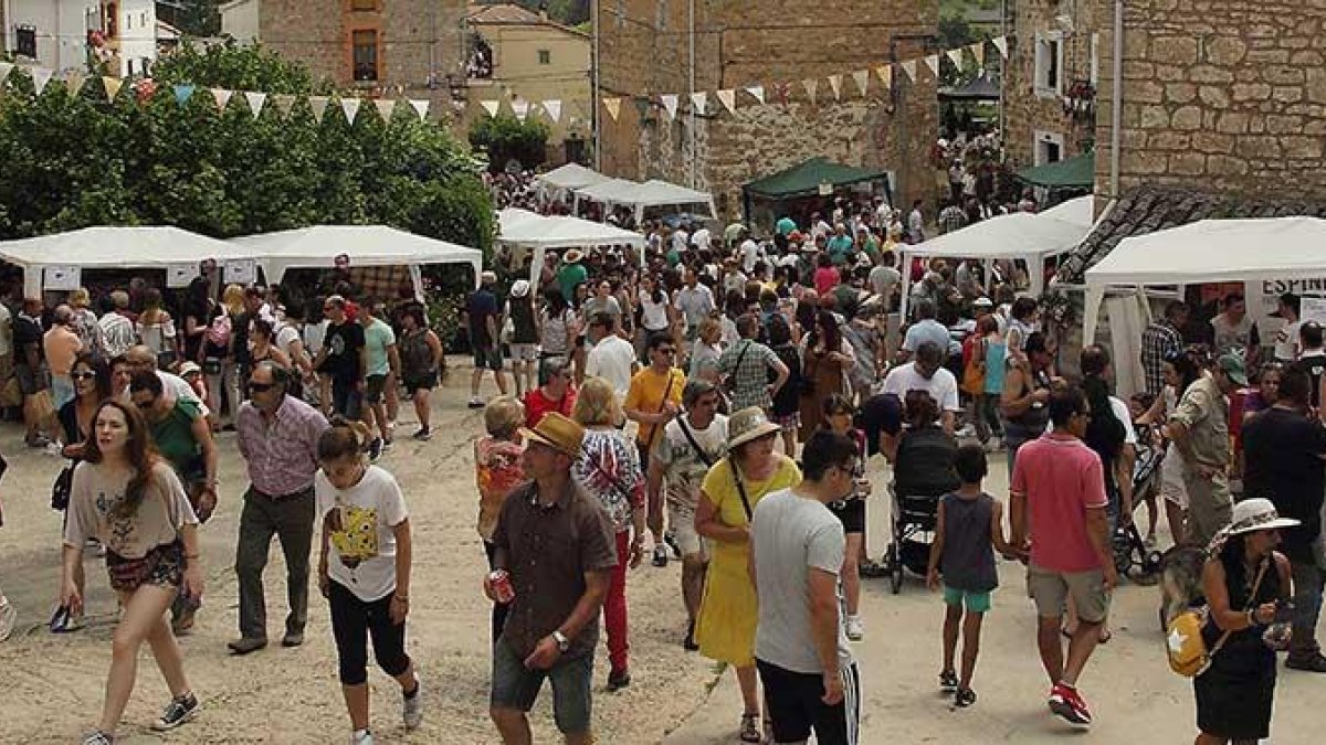 Aguas Cándidas cumplió como sede de la décimo quinta edición de la feria y recibió con los brazos abiertos a centenares de asistentes.-G.G.