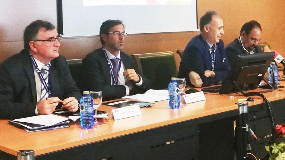 El director general de Turismo, Javier Ramírez (segundo por la izquierda), acudió ayer a la presentación del Seminario de Observatorios de Turismo de la UBU.-D. S. M.