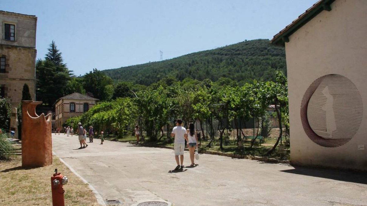 Las obras juegan con espacio y entorno para sorprender a los visitantes.-G. G.