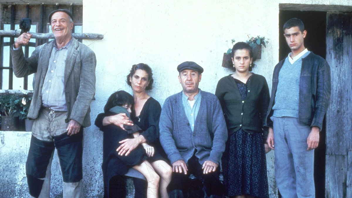 Paco Rabal, Terele Pávez y Alfredo Landa son algunos de los protagonistas de 'Los santos inocentes' de Mario Camus. ECB