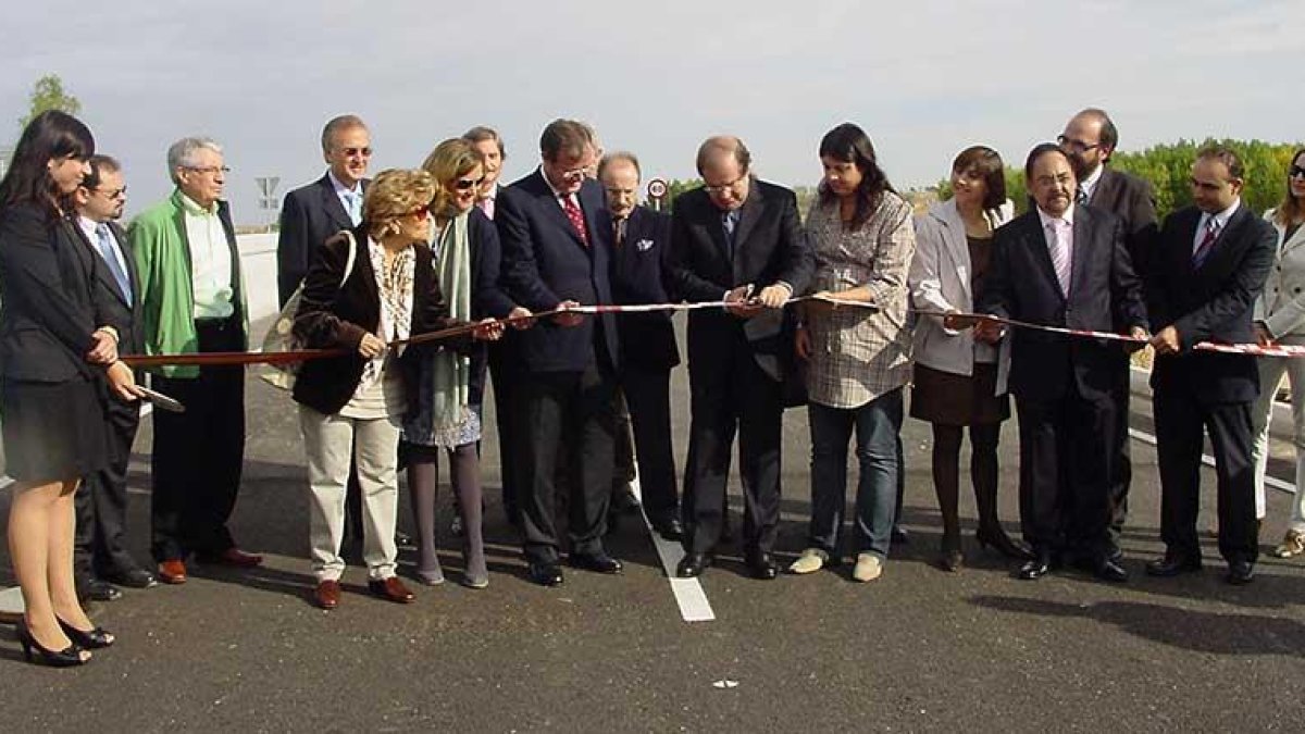 Inauguración de la primera parte de la ronda en 2010 a la que asistió Juan Vicente Herrera.-L.V.