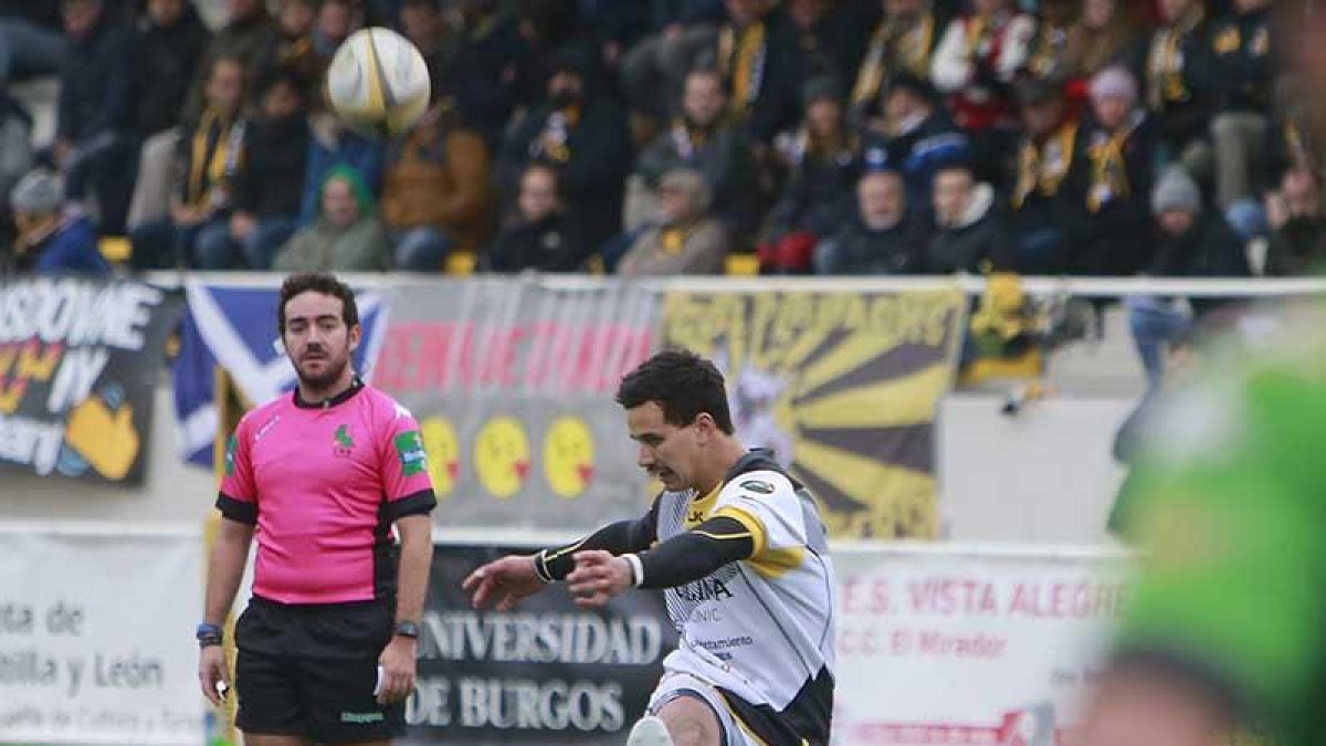 Doolan busca el lanzamiento a palos durante un partido.-RAÚL OCHOA