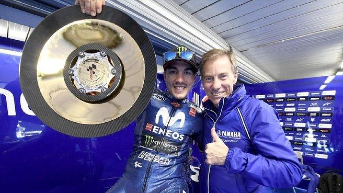 Lin Jarvis, a la derecha, junto a Maverick Viñales (Yamaha).-YAMAHA MEDIA