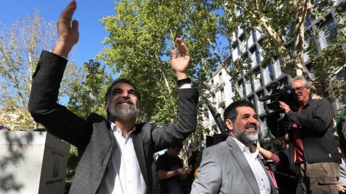 Jordi Cuixart y Jordi Sànchez acuden a declarar a la Audiencia Nacional, el 6 de octubre del 2017.-DAVID CASTRO