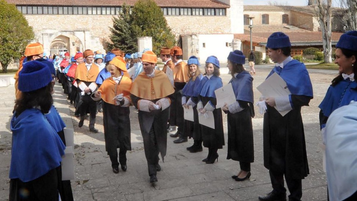 La Universidad de Burgos se vistió de gala para celebrar el Día del Doctor.-ISRAEL L. MURILLO