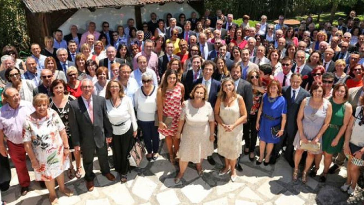 Empleados y responsables de la empresa disfrutaron de una agradable jornada de homenaje.-ECB