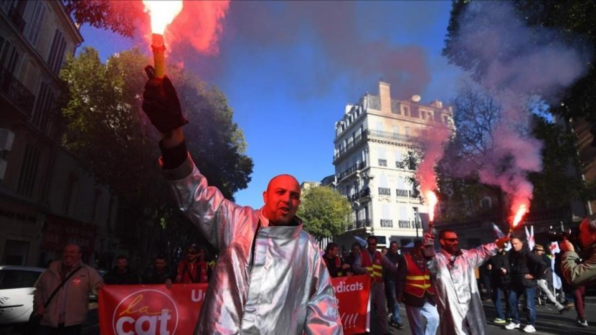 Manifestación contra la reforma laboral de Macron, en Marsella.-AFP / ANNE-CHRISTINE POUJOULAT
