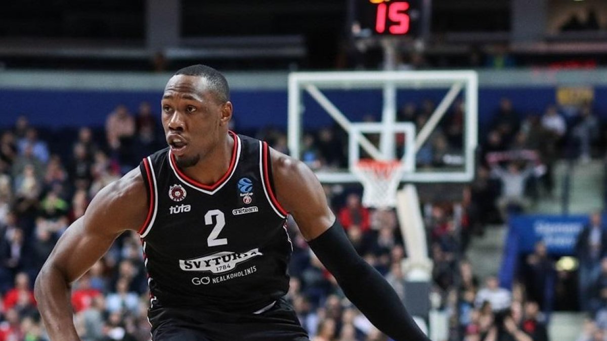 Sutton busca una solución ofensiva durante un partido de esta temporada.-EUROCUP