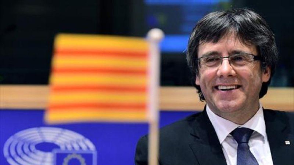 Carles Puigdemont, en un acto en el Parlamento Europeo en Bruselas, en enero.-EMMANUEL DUNAND (AFP)