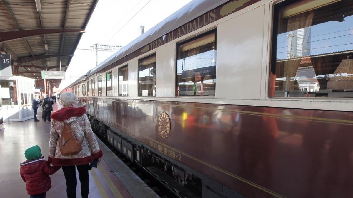 El tren Alandalus, durante la presentación de la nueva temporada de trenes turísticos de Renfe.-ICAL