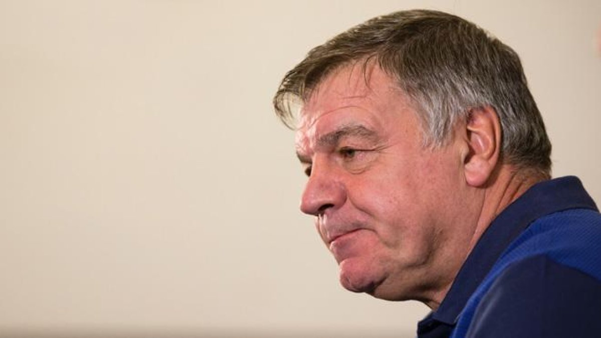 Sam Allardyce filmado negociando una comisión o soborno de 400,000 libras.-THE TELEGRAPH