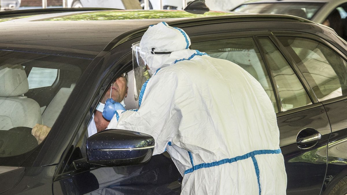 Pruebas en el Covid Car de San Amaro. ISRAEL L. MURILLO