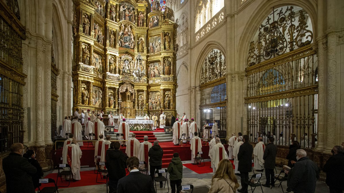 Imagen de la toma de posesión de Mario Iceta en la Catedral. SANTI OTERO