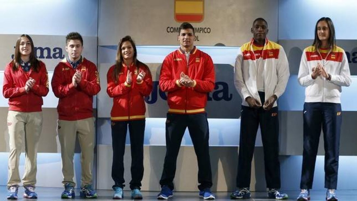 Presentación de los nuevos uniformes, este martes en la sede del COE en Madrid.-Foto: EFE / J. J. GUILLÉN