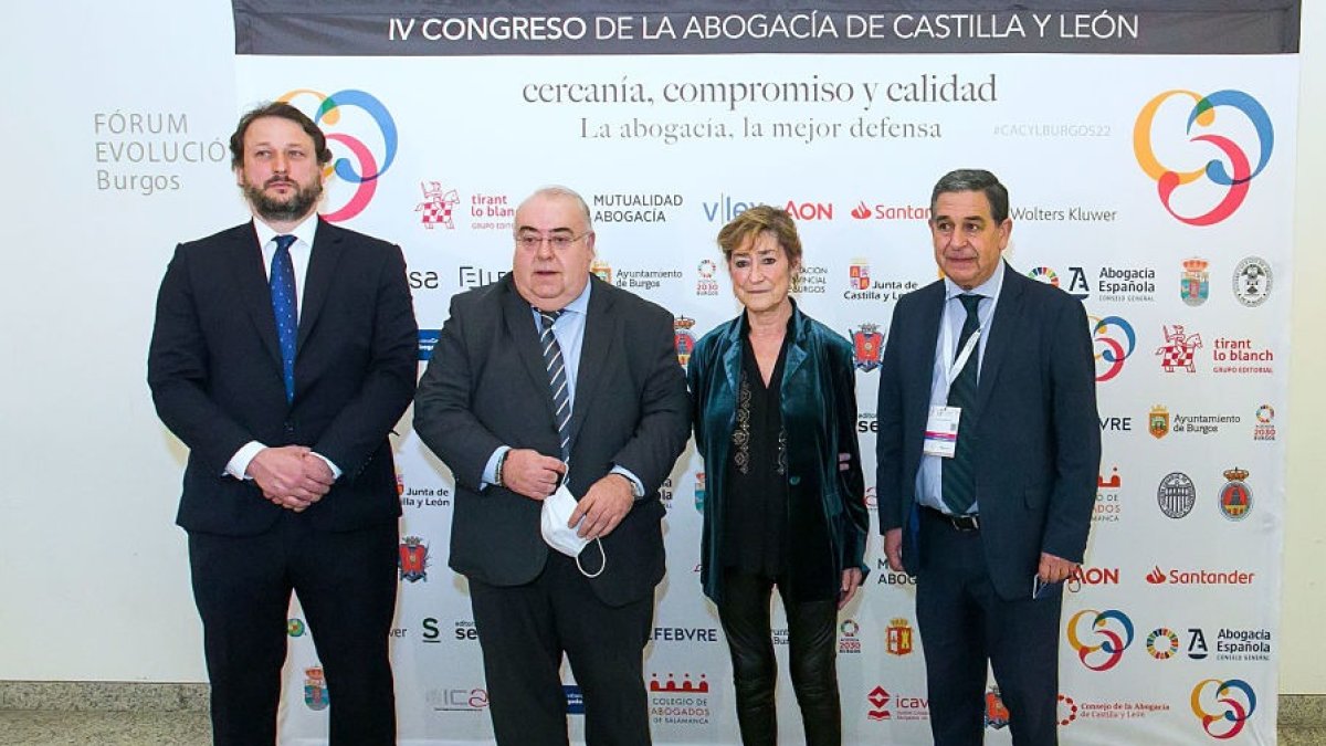 Guillermo Plaza, Antonio Julián Rodríguez Esquerdo, Victoria Ortega y Julio Sanz Orejudo en el IV Congreso de la Abogacía de Castilla y León. TOMÁS ALONSO
