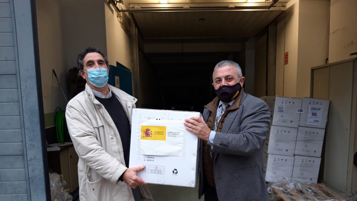 Entrega de mascarillas a Cáritas. ECB