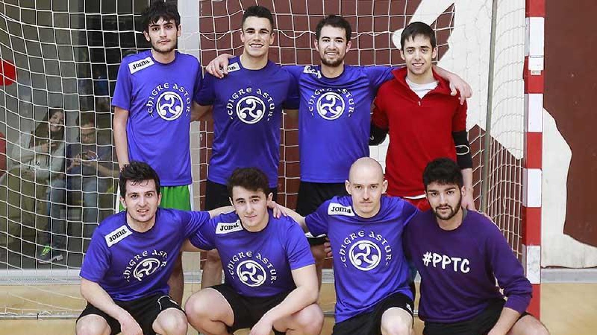 Plantilla del Chigre Astur que en la pasada jornada venció 1-5 al Cervecería Salas 7.-RAÚL G. OCHOA