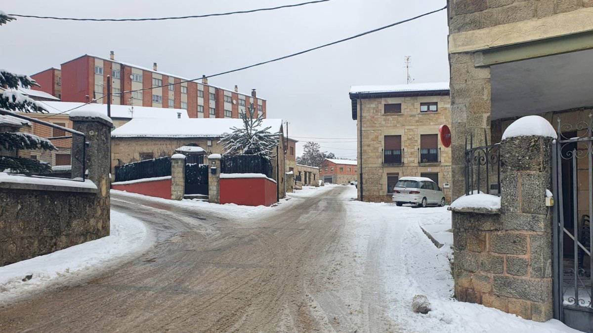 En Quintanar advierten del peligro del hielo por lo que decidieron ayer cerrar el acceso a las lagunas por precaución. ECB