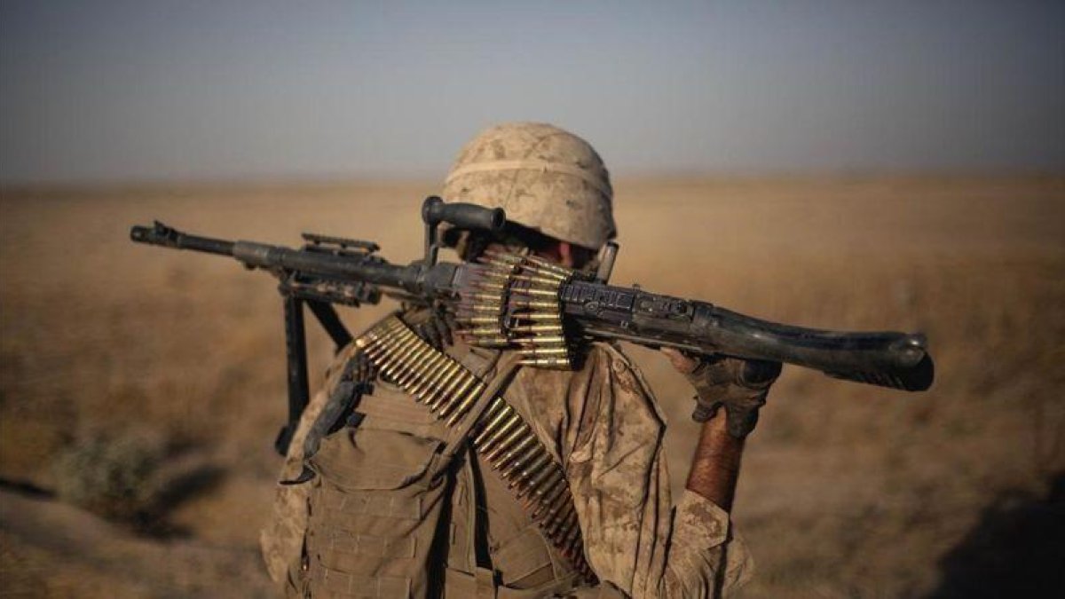 Un marine estadounidense, de regreso a su base en la provincia de Helmand (Afganistán), en el 2011.-AP / DAVID GOLDMAN