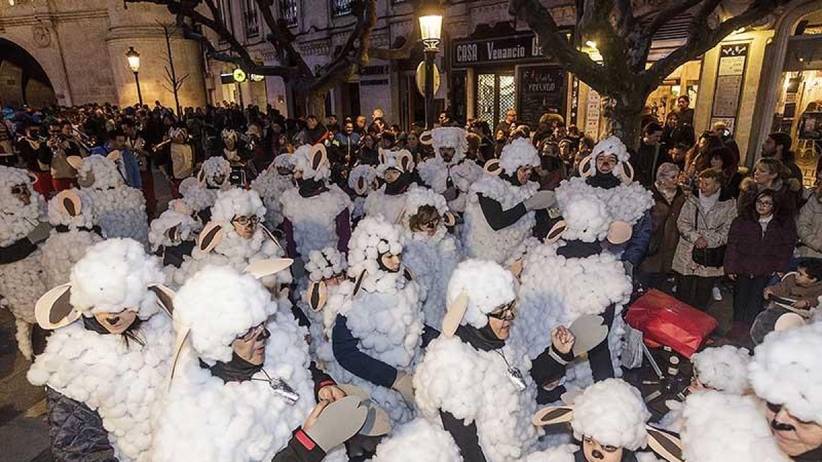 Más de 40 organizaciones participarán en el desfile central del Carnaval que se celebrará el próximo sábado a partir de las 19 horas.-RAÚL G. OCHOA