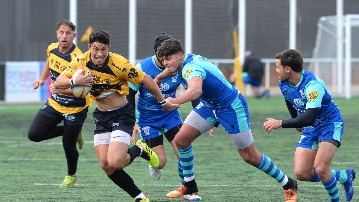 El último encuentro de los Aparejadores en San Amaro se saldó con triunfo local ante SilverStorm El Salvador. TOMÁS ALONSO