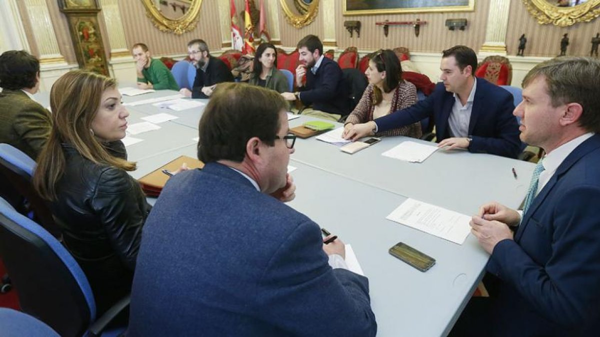 Los concejales de todos log grupos políticos son miembros del consejo de administración de la nueva Sociedad para la Promoción y el Desarrollo de Burgos.-RAÚL G. OCHOA