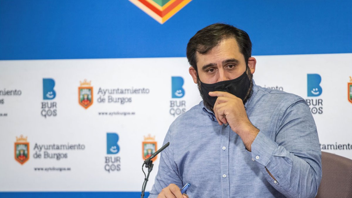 Jorge Berzosa en una rueda de prensa en el Ayuntamiento.