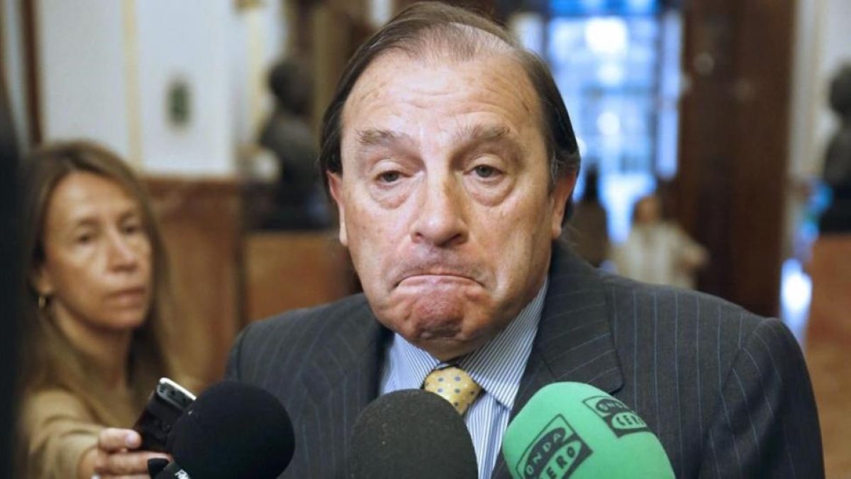 Vicente Martínez-Pujalte, en los pasillos del Congreso, en abril del 2015.-EFE