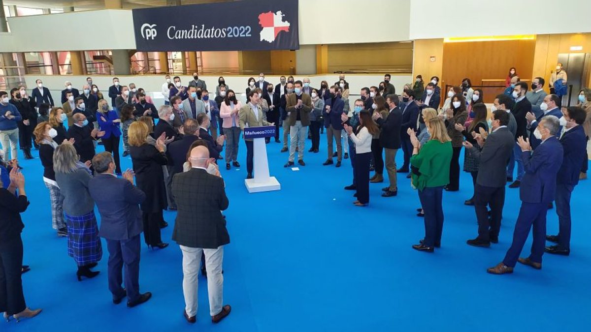 El presidente de la Junta de Castilla y León, Alfonso Fernández Mañueco, en la presentación de candidatos del PP en Burgos. SANTI OTERO