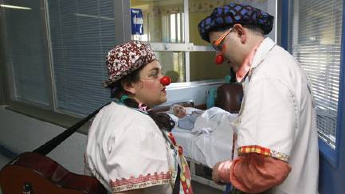 Payasos de hospital.-Raúl Ochoa