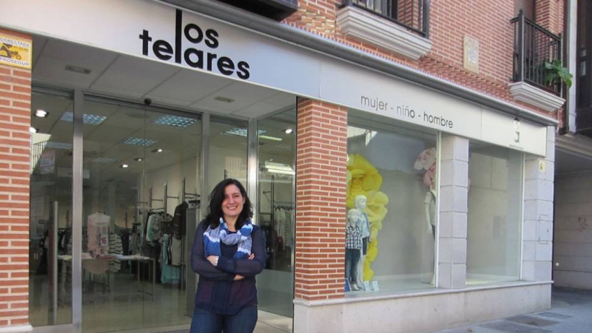 Una de las dos empleadas de Los Telares, quienes llevan tres meses sin cobrar.-ECB