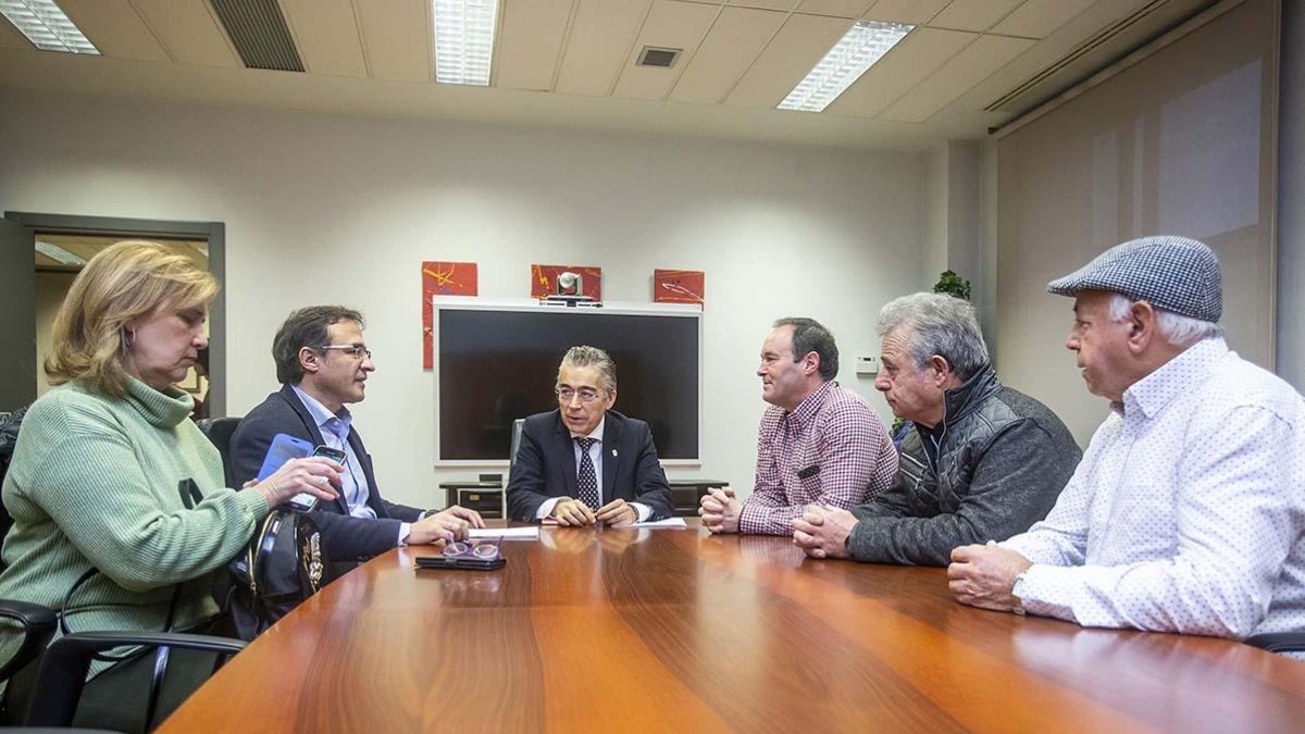 Los responsables regionales se comprometieron a revisar el expediente para ver en qué punto se encuentra.-R. O.