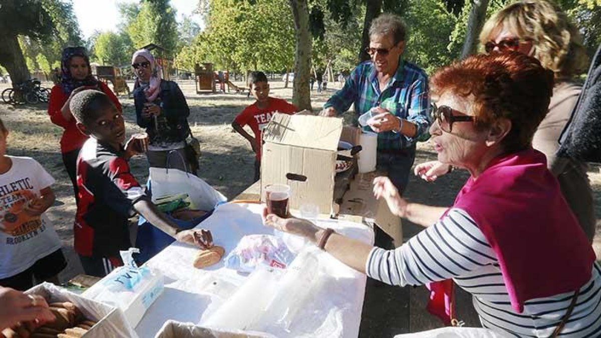 Imagen de archivo de una actividad de los niños saharauis y sus familias de acogida en Burgos.