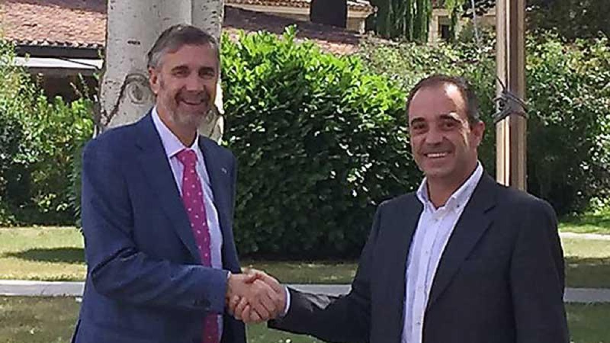Pérez Mateos y Fernando Sáez firmaron ayer el acuerdo de patrocinio-ECB