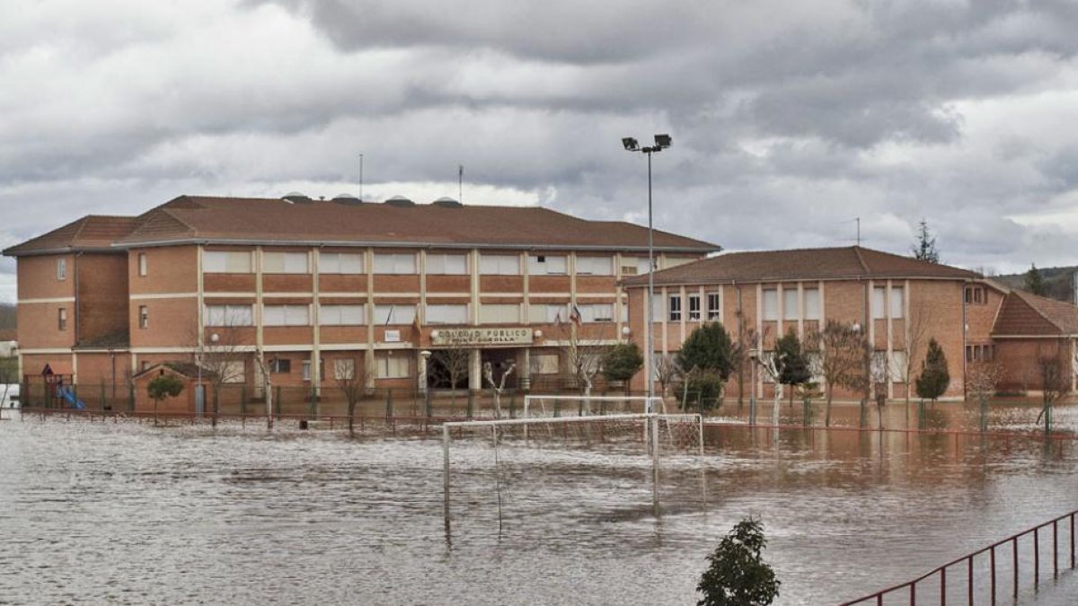 El instituto tardará unos días en abrir.-SANTI OTERO