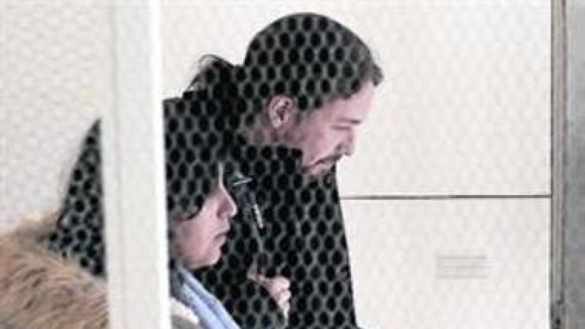 Pablo Iglesias sale de la reunión de la ejecutiva de Podemos.-José Luis Roca