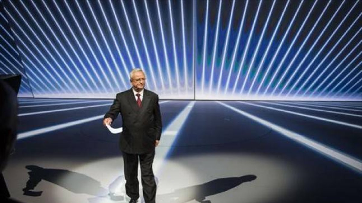 El primer ejecutivo de Volkswagen, Martin Winterkorn, en el salón del automóvil en Fráncfort este septiembre.-AFP PHOTO / ODD ANDERSEN