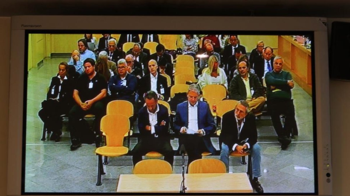 Vista de un monitor de la sala de prensa de la Audiencia Nacional donde las fiscales emiten hoy su informe en el caso Gürtel.-JJGUILLEN (EFE)