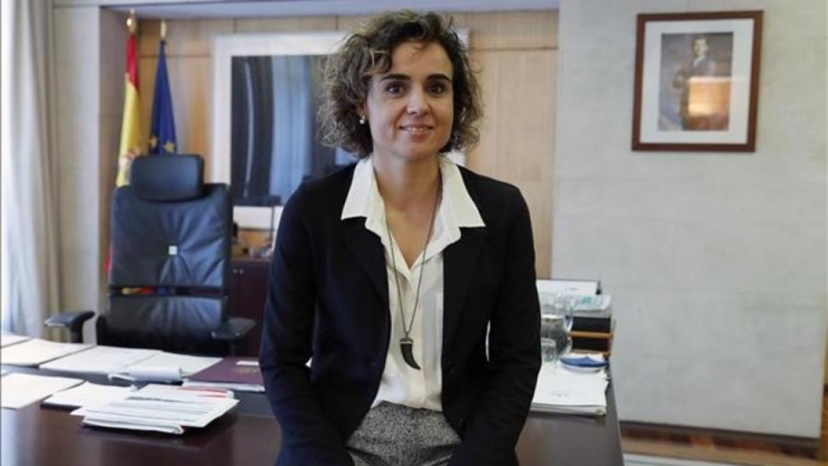 Dolors Montserrat, ministra de Sanidad.-/ ÁNGEL DÍAZ / EFE