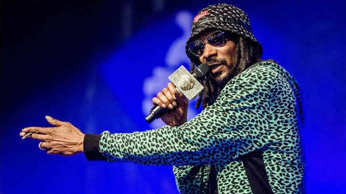 El rapero estadounidense Snoop Dogg durante el festival de música 'tierras bajas' en Biddinghuizen, Países Bajos.-Foto: FERDY DAMMAN / EFE