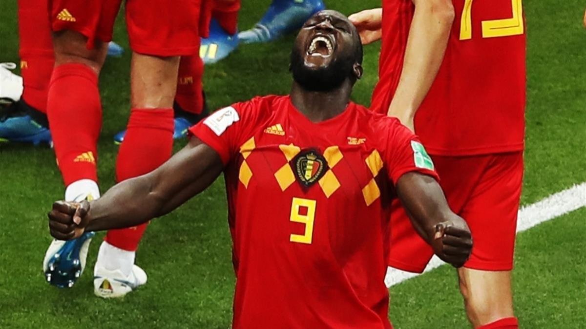 Lukaku celebra con rabia el pase a los cuartos de Bélgica ante Japón.-IAN MCNICOL/ GETTY