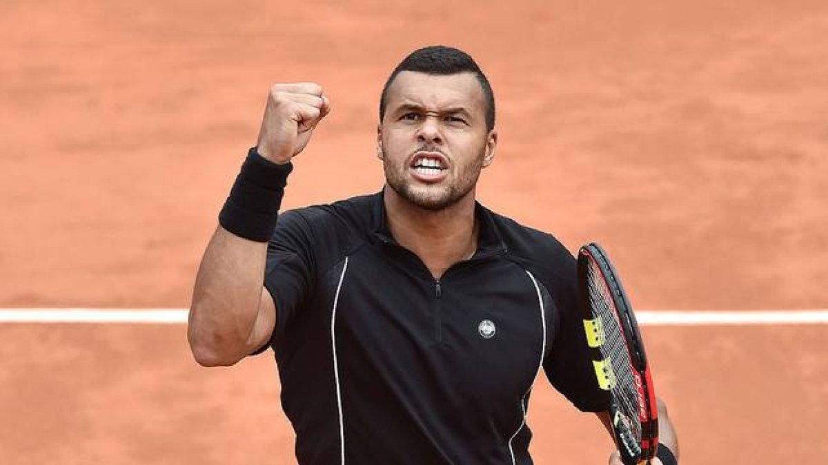 Tsonga celebra el pase a cuartos de final de Roland Garros tras superar a Berdych.-Foto: AFP / PASCAL GUYOT