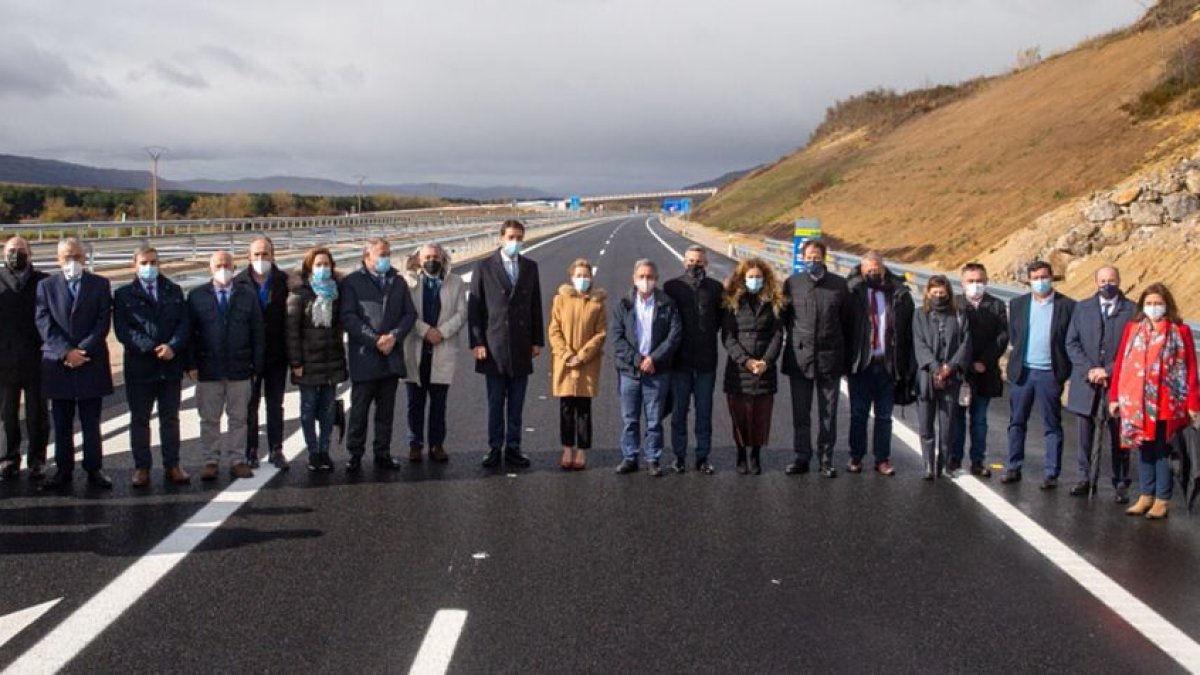 Inauguración del tramo de la A-73 entre Pedrosa de Valdelucio y Báscones de Valdivia. TWITTER