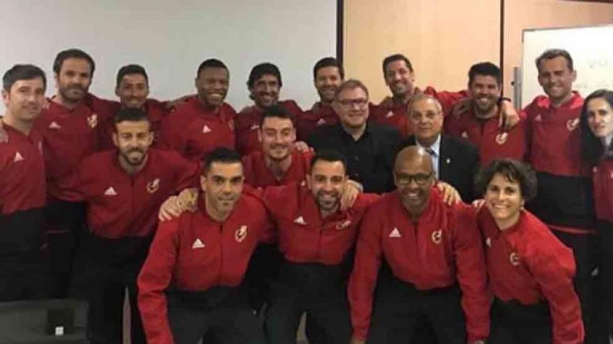 Alumnos del curso de entrenador, con Xavi, Riera, Luis García y Raúl González, entre otros.-INSTAGRAM