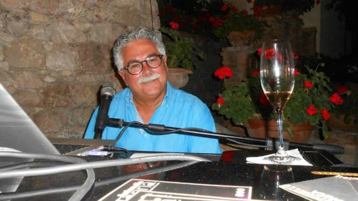 Imagen del Facebook personal de Antonello Tonna, el pianista que sobrevivió a la tragedia del Costa Concordia y de Túnez.-Foto: FACEBOOK