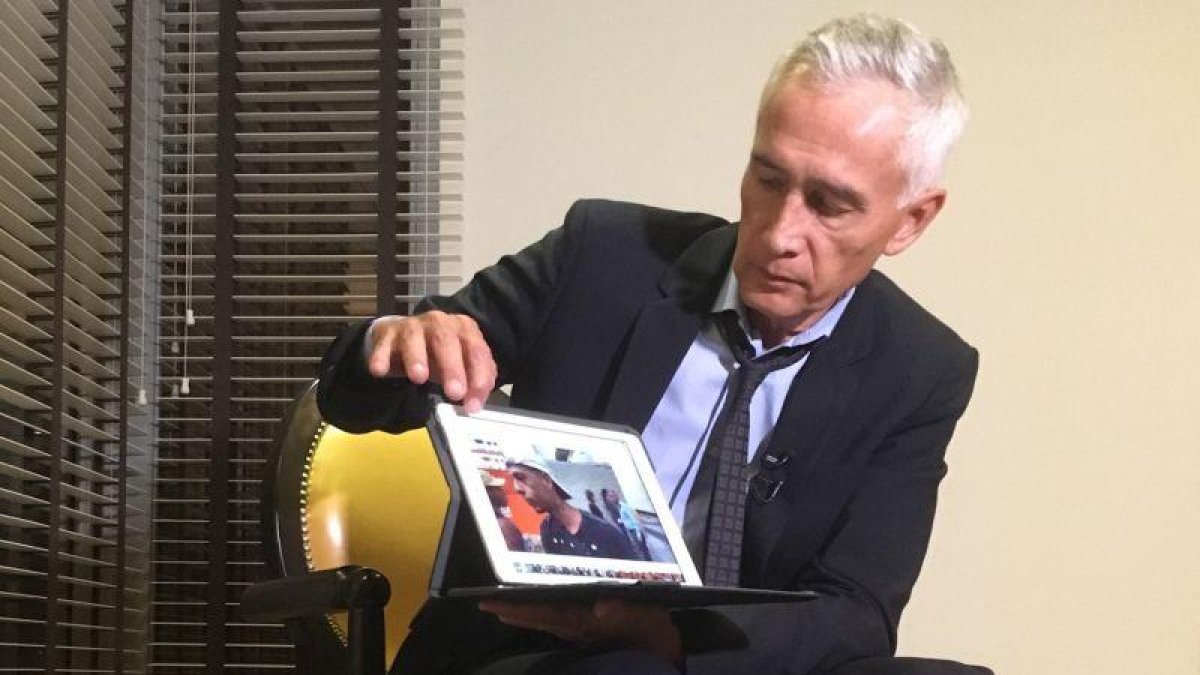 El periodista de Univisión Jorge Ramos confirmó que estuvo retenido con su equipo durante más de dos horas.-AP