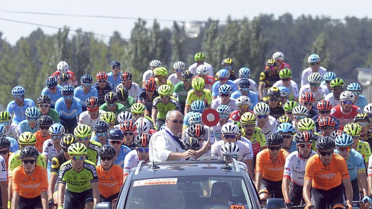 Marcos Moral da la salida real en una de las etapas de la Vuelta a Burgos 2018-Ricardo Ordóñez