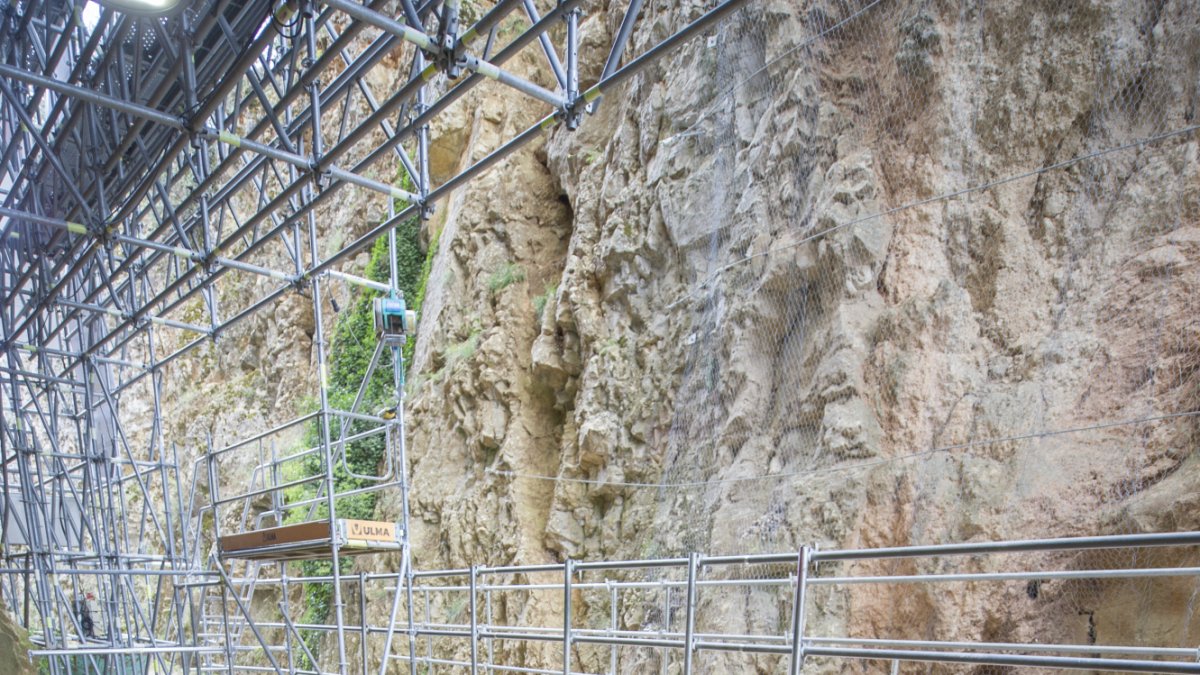 Trabajos de excavación en el fondo de Sima del Elefante. ISAREL L. MURILLO