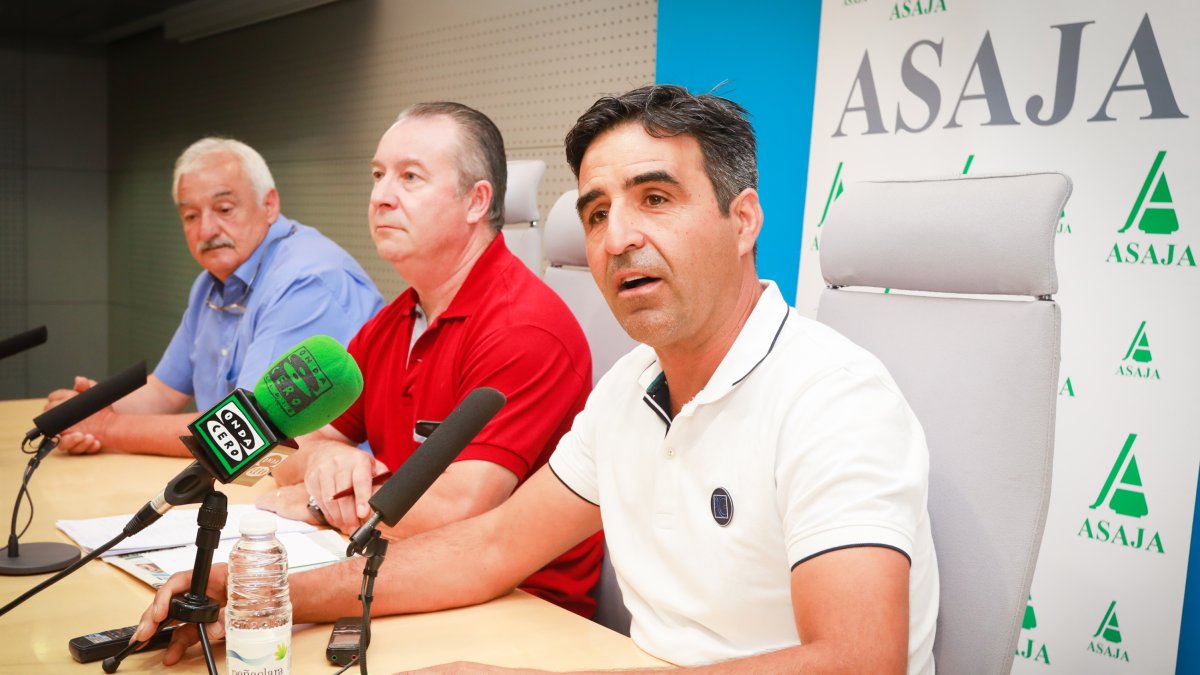 Responsables de Asaja durante la rueda de prensa. TOMÁS ALONSO